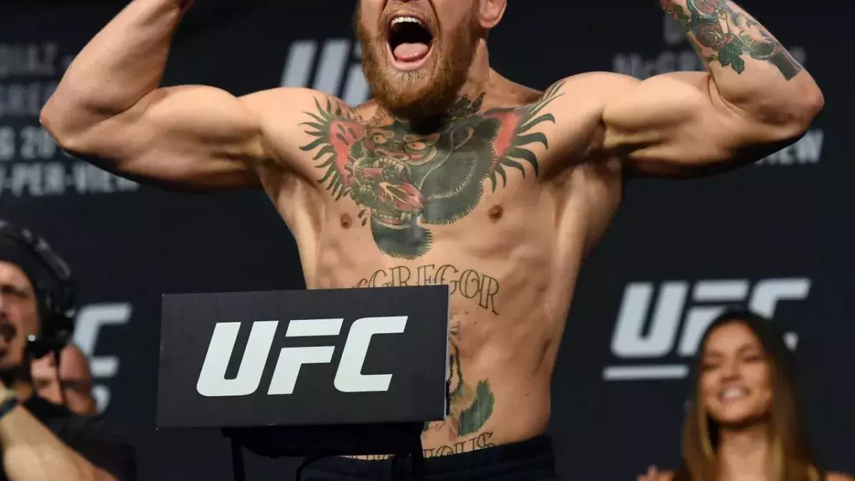 Conor McGregor lors de la pesée avant son combat contre Nate Diaz 