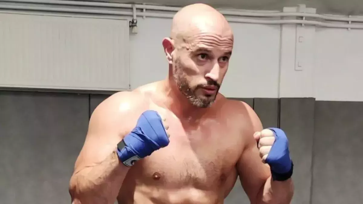 Gregory Bouchelaghem est un ancien combattant de professionnel e MMA français. 