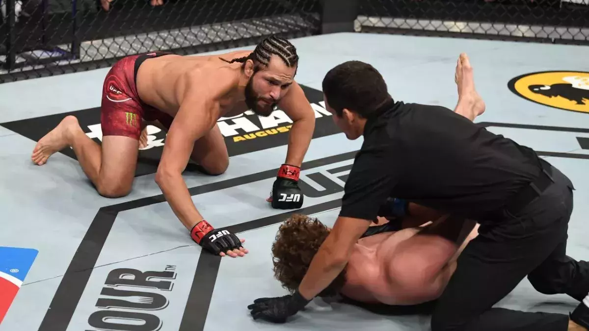 Jorge Masvidal a mis KO Ben Askren en 4 secondes. 