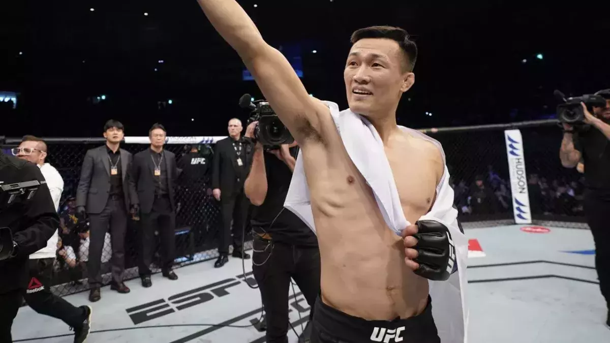 Le Korean Zombie après sa victoire à l'UFC face à Frankie Edgar 