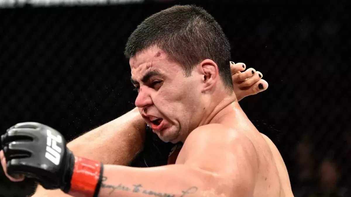 À l'instar d'Andrei Arlovski, plusieurs athlètes de l'UFC se peignent les ongles avant un combat. 