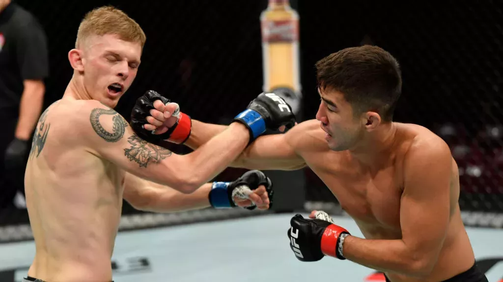 Louis Smolka met KO Ryan MacDonald