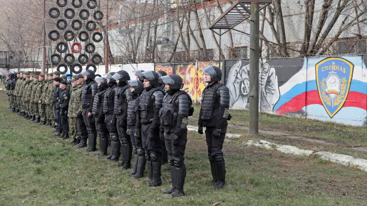 Quand des Spetsnaz affrontaient un combattant de MMA massif !