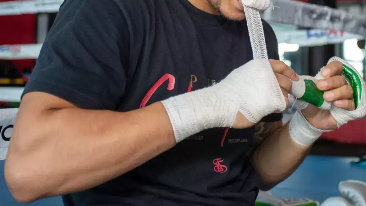 Quand un KO est si violent que le combattant reste évanoui debout