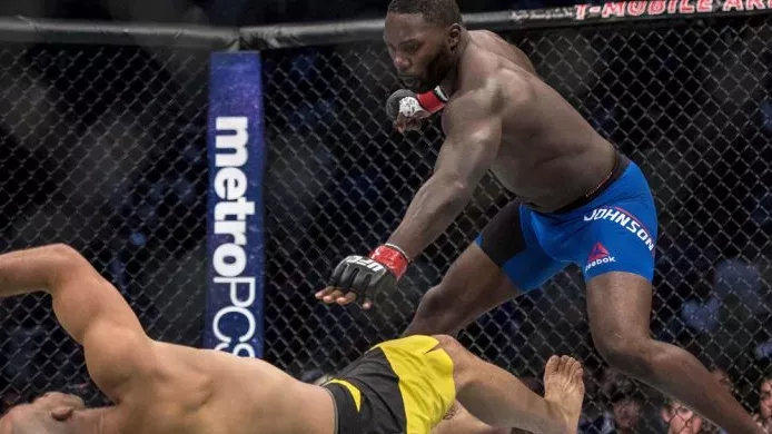 Rumble Johnson annihile Glover Teixeira en 13 secondes