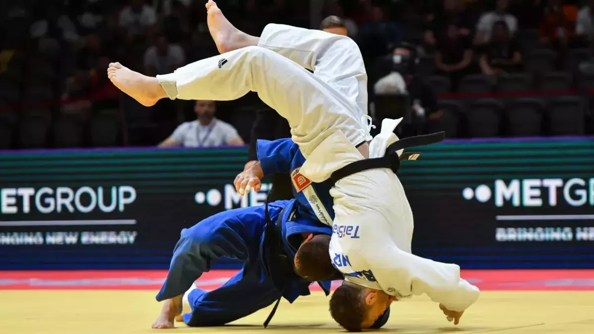 Simeon Catharina contre Bojan Dosen durant les Championnats du monde de judo de 2023