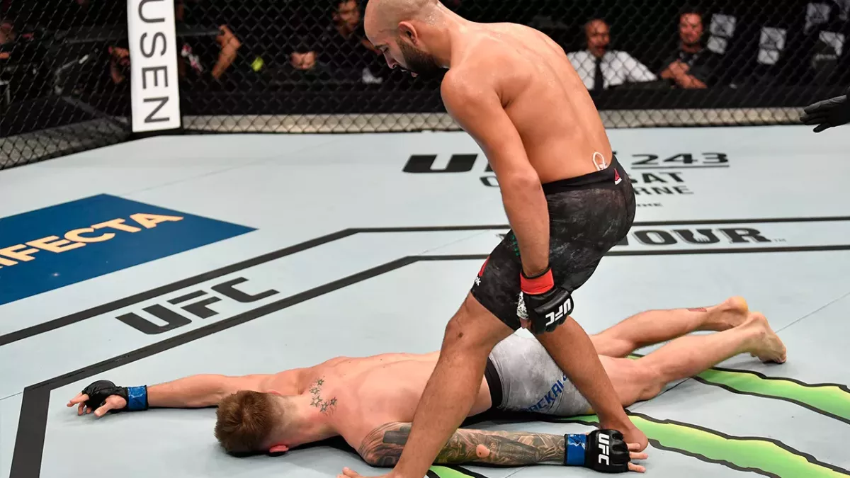 UFC 242 : Ottman Azaitar met KO Teemu Packalen au premier round