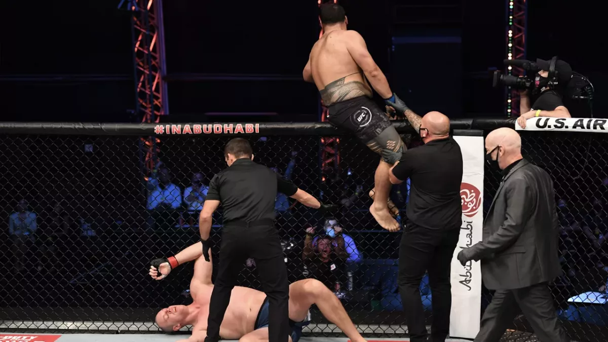 UFC 254 : Tai Tuivasa claque un KO à la dernière seconde
