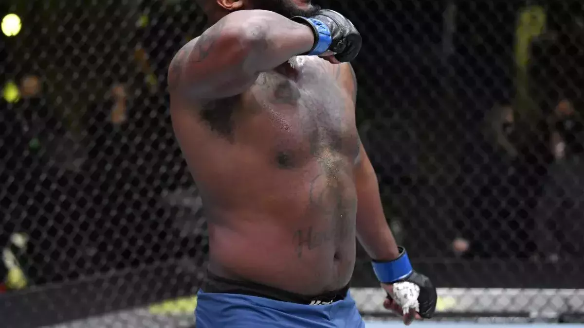 UFC : Derrick Lewis met KO un homme qui tentait de lui voler sa voiture