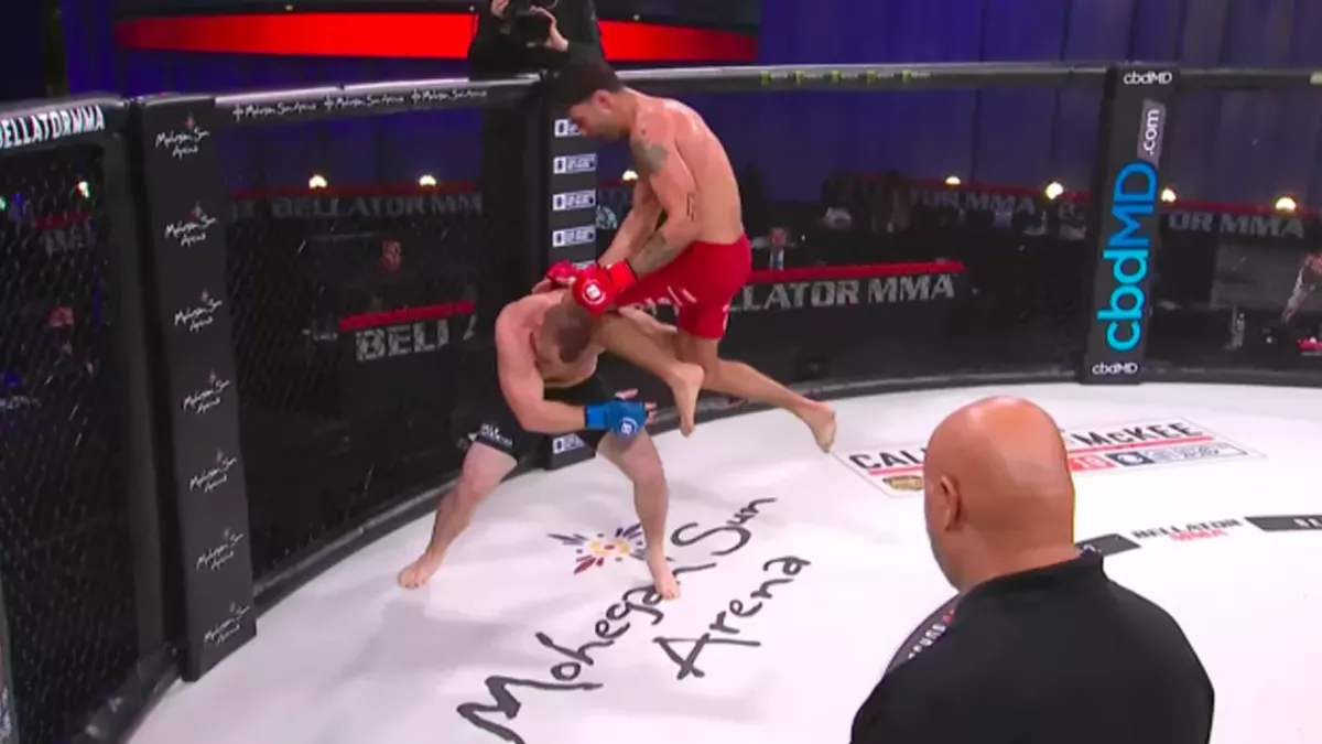 Un énorme KO au Bellator sur un coup de genou sauté