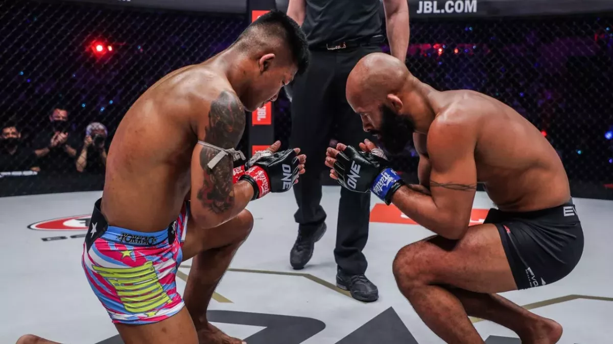 Rodtang et Demetrious Johnson se sont affrontés dans un combat aux règles très spéciales au One FC. 