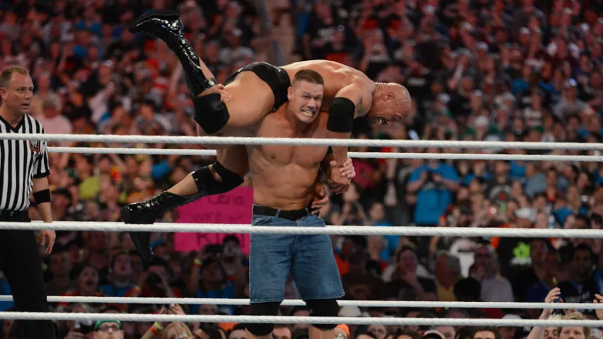 John Cena qui porte The Rock