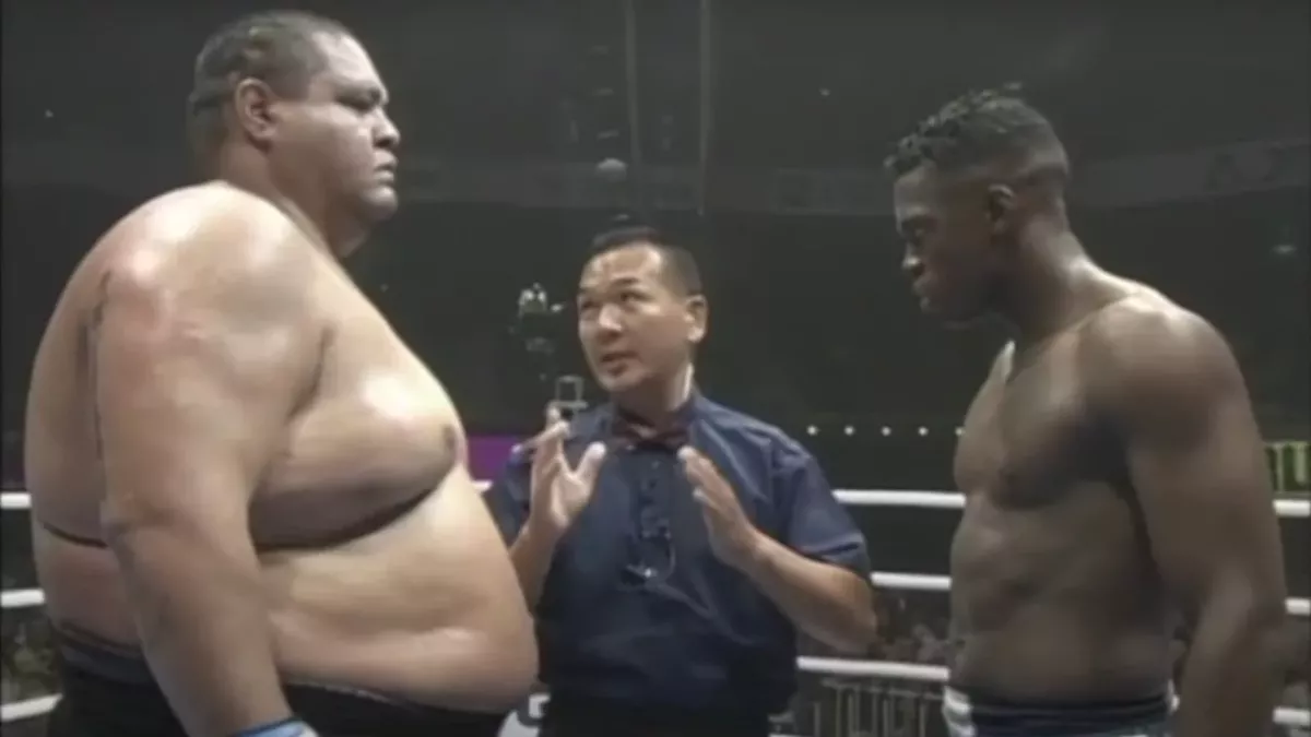 Akebono a affronté Remy Bonjasky au K-1 selon les règles du kickboxing. 