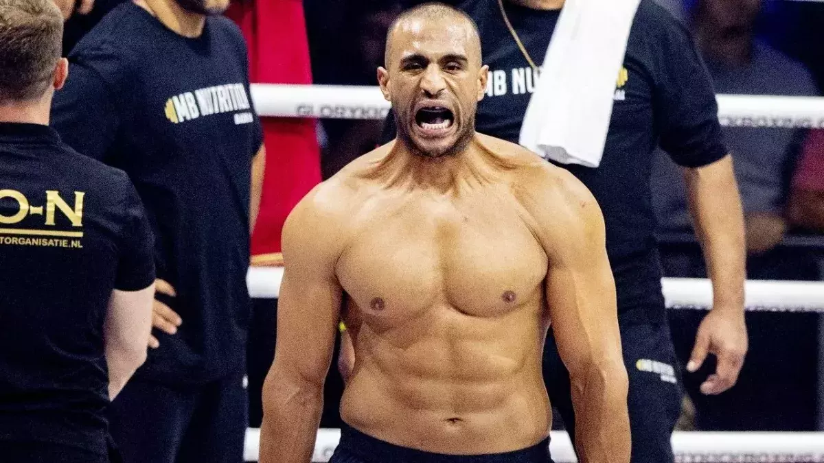Badr Hari a été mis knockdown par Arkadiusz Wrzosek avant que le combat soit stoppé pour des raisons de sécurité. 