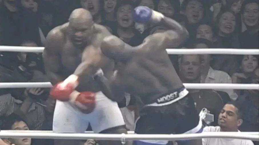 Bob Sapp met KO Ernesto Hoost au K1