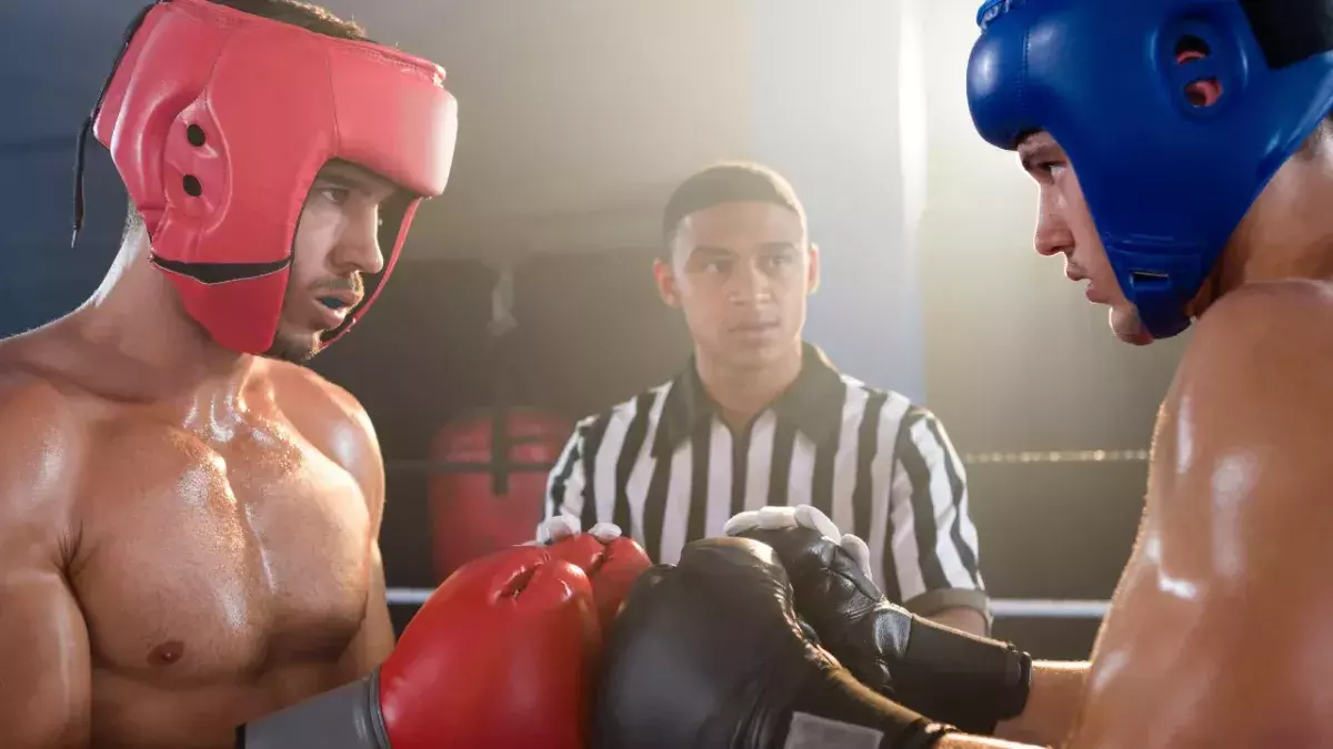 Quand un kickboxer se prend un KO si violent qu'il se relève en