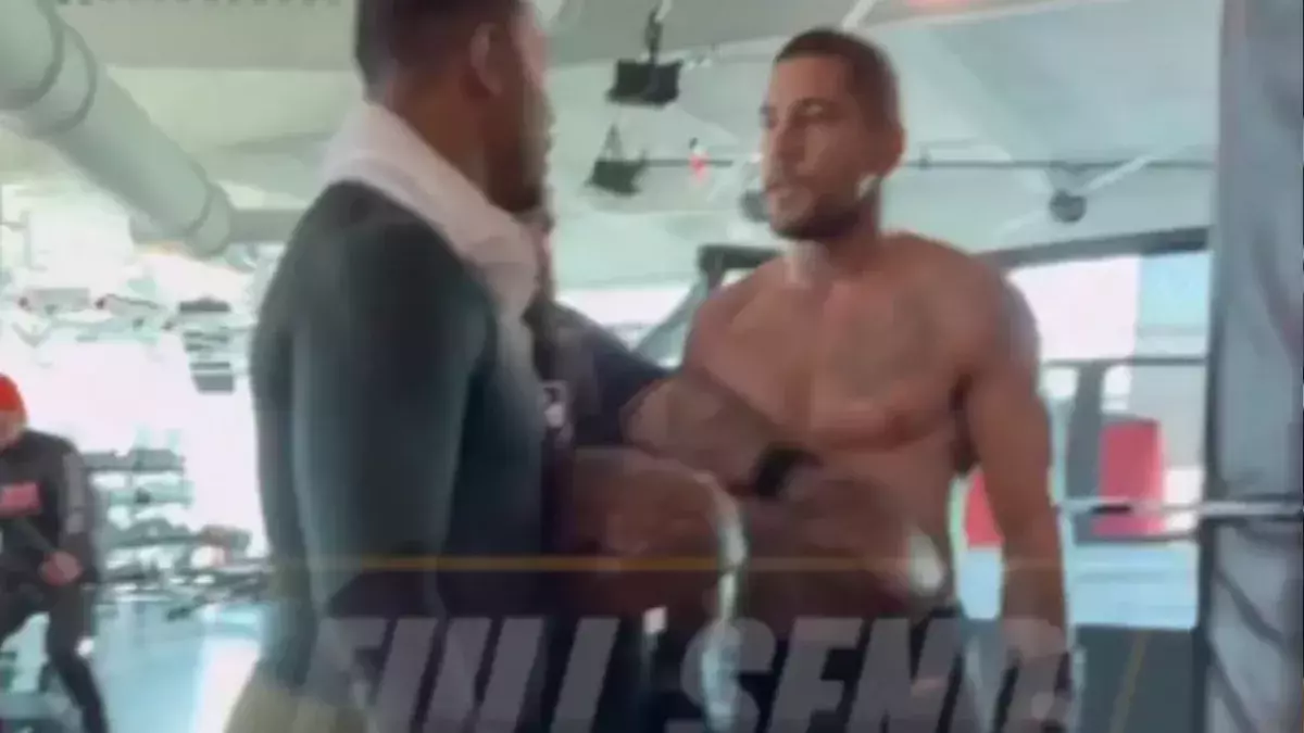 Alex Pereira se confrontent Jamahal Hill à l'UFC PI
