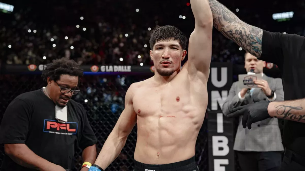 Baki victorieux après son combat contre Cédric Doumbé au PFL