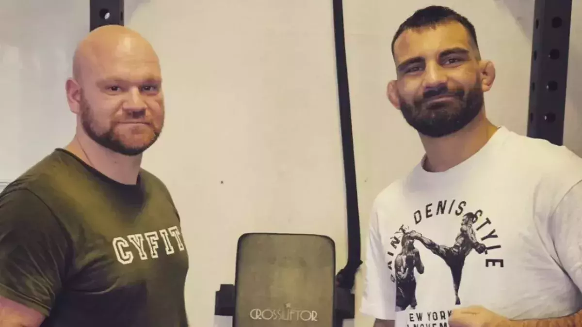 Benoit Saint-Denis avec Yoann Jacquemain, l'un de ses nouveaux coachs. 