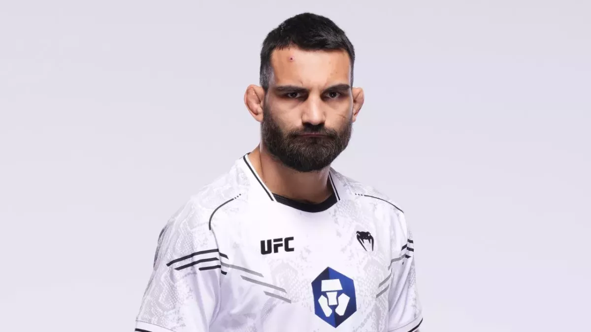 Benoit Saint-Denis lors de la séance photos avant son combat contre Dustin Poirier à l'UFC 299. 