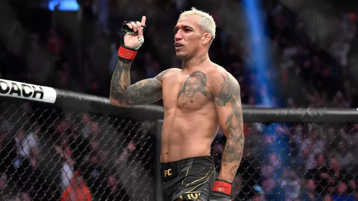 Charles Oliveira n'a eu besoin que d'un seul round pour vaincre Beneil Dariush. 