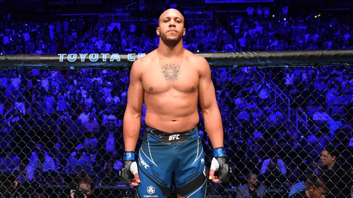 Ciryl Gane au Toyota Center de Houston lors de son combat contre Derrick Lewis à l'UFC 265.