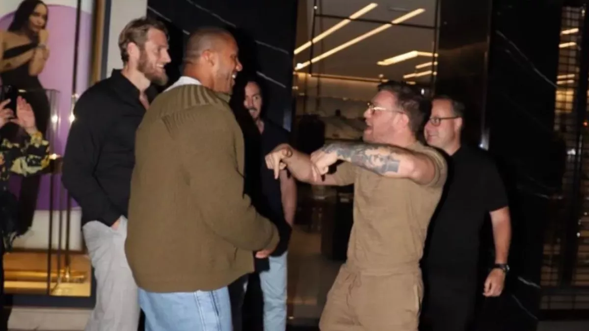 Ciryl Gane et Conor McGregor ensemble à Cannes. 