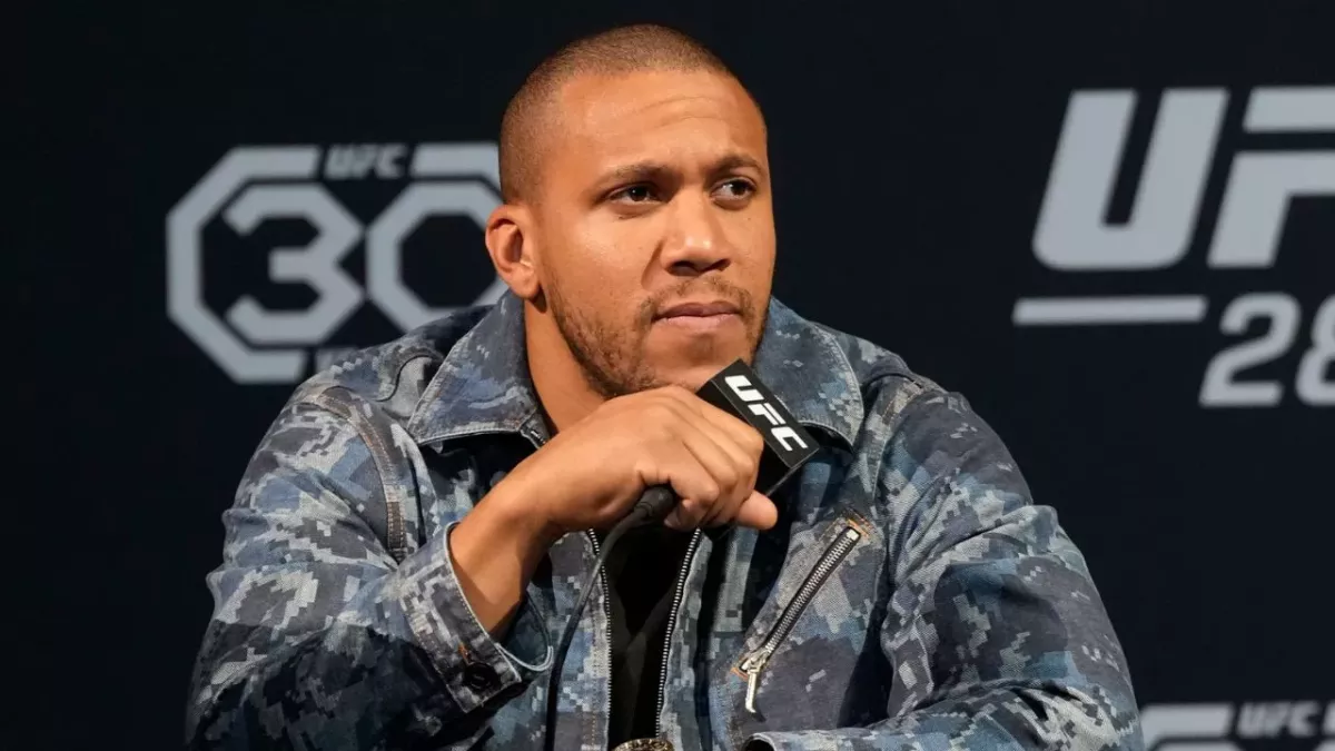 Ciryl Gane lors de la conférence de presse de l'UFC 285. 