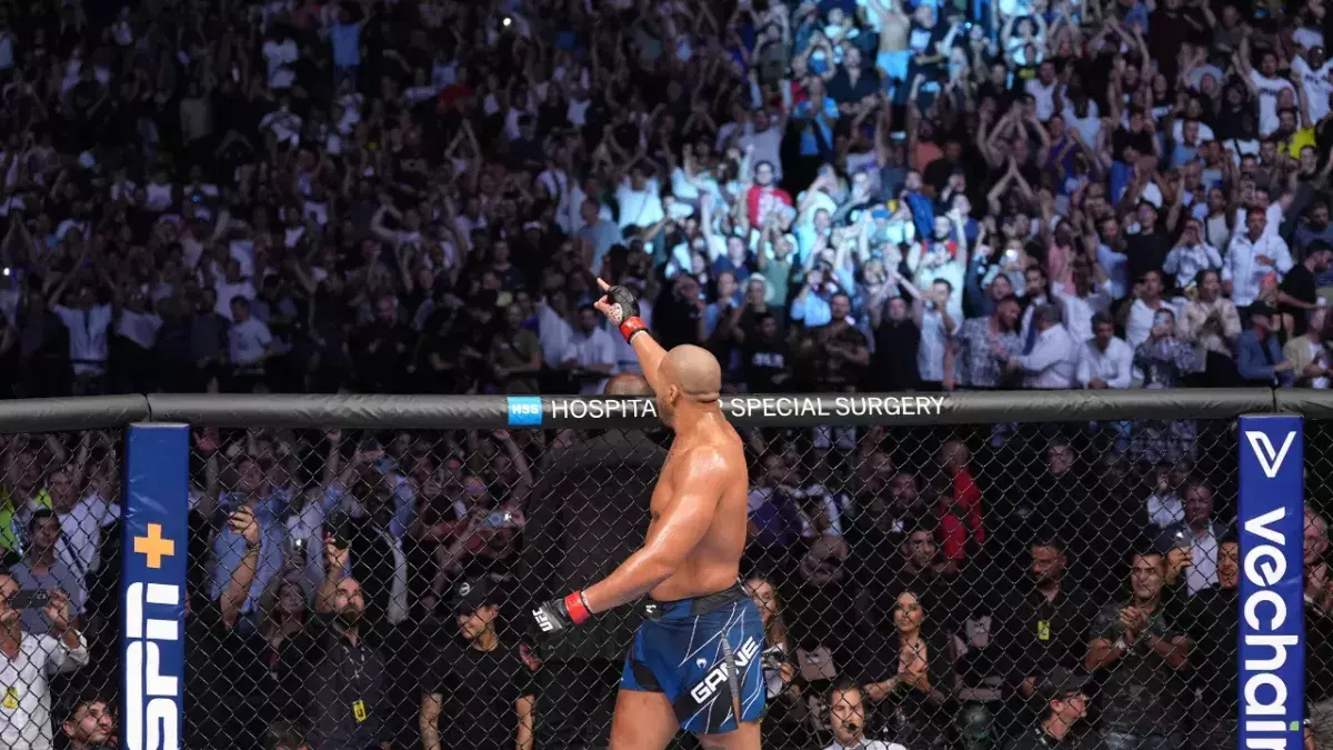 Ciryl Gane à l'UFC Paris