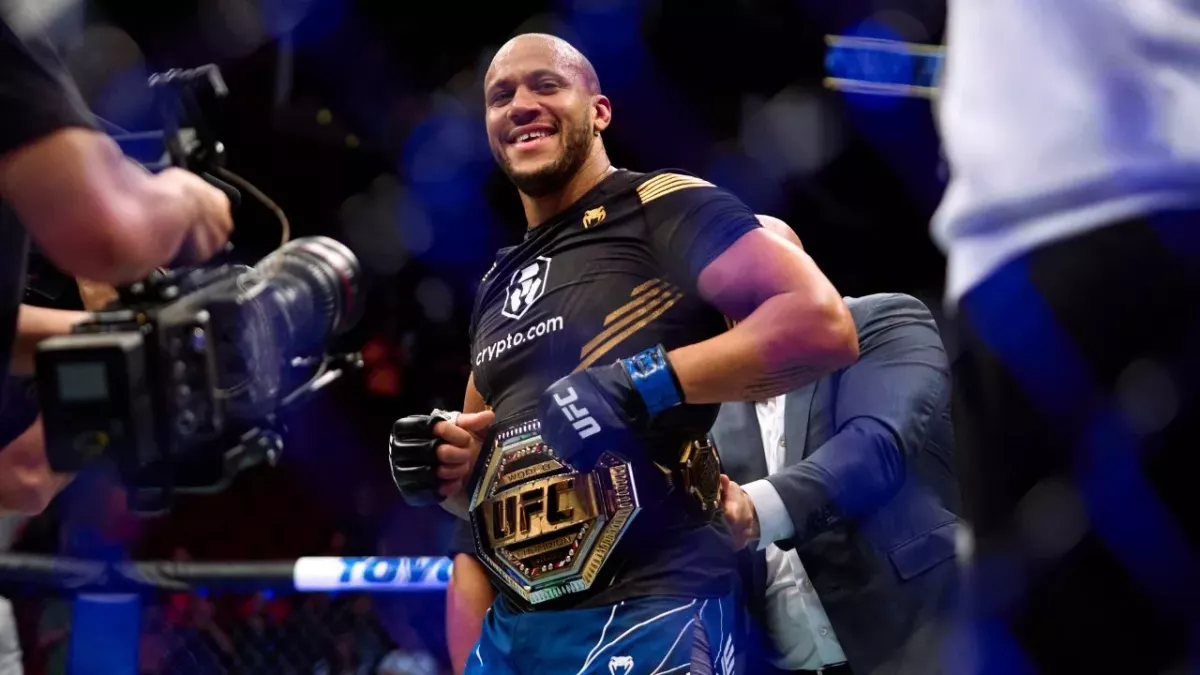 Ciryl Gane pourrait avoir une nouvelle chance pour le titre de champion poids lourd en 2023. 
