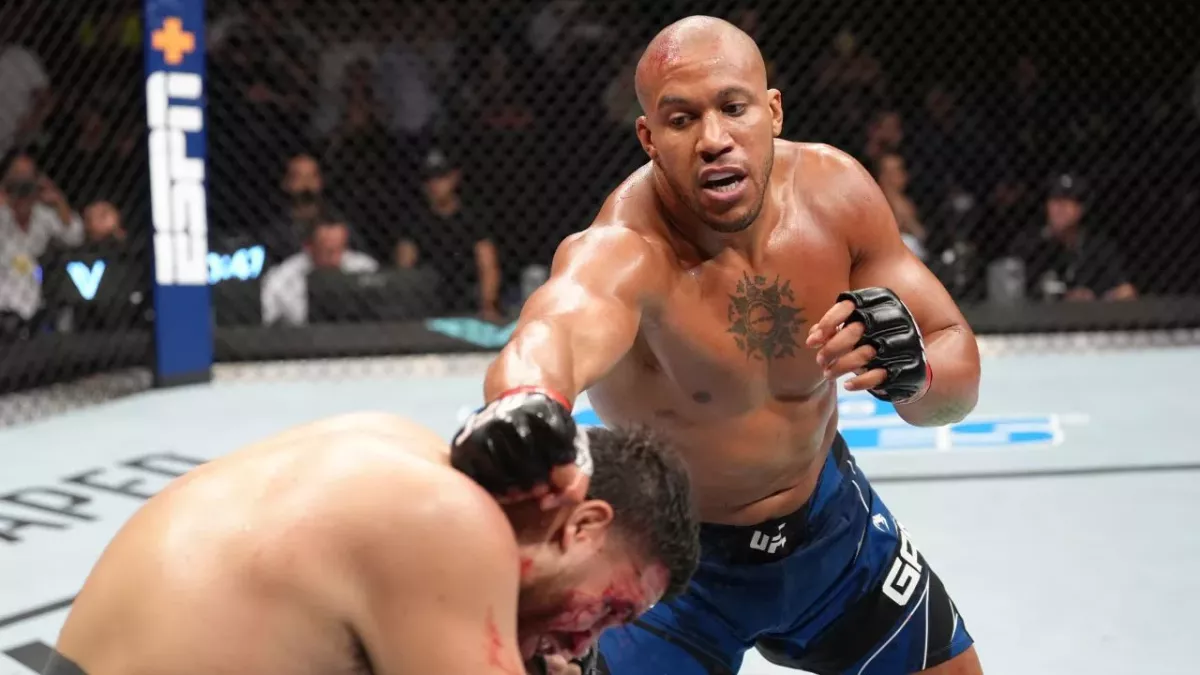 Ciryl Gane veut faire son retour en mars à l'UFC. 