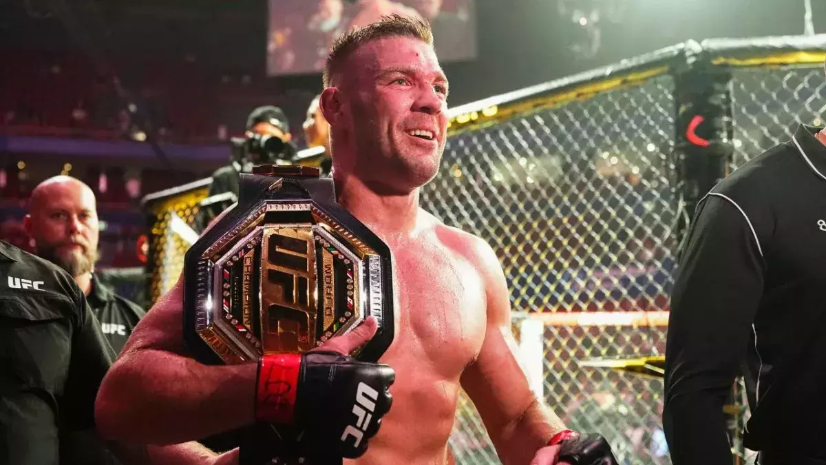 Dricus Du Plessis est actuellement le champion de la catégorie des poids moyens à l'UFC. 