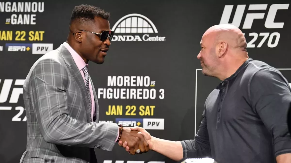 Francis Ngannou et Dana White lors de l'UFC 270. 