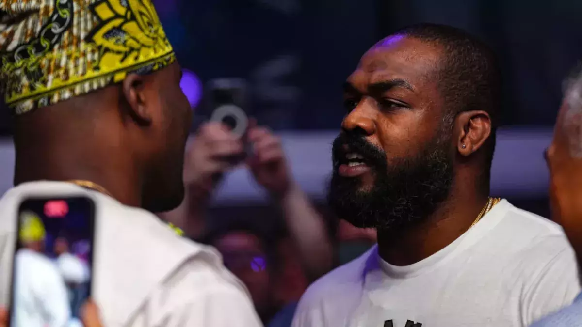 Francis Ngannou et Jon Jones