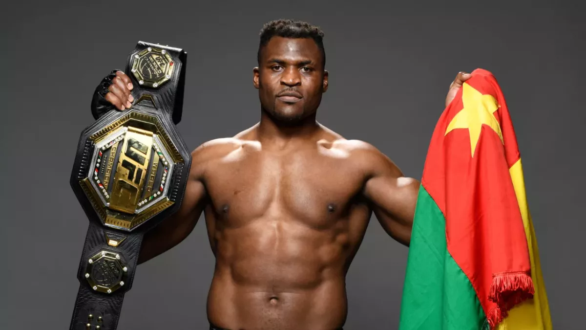 Francis Ngannou lors de son passage à l'UFC avec son titre de champion du monde