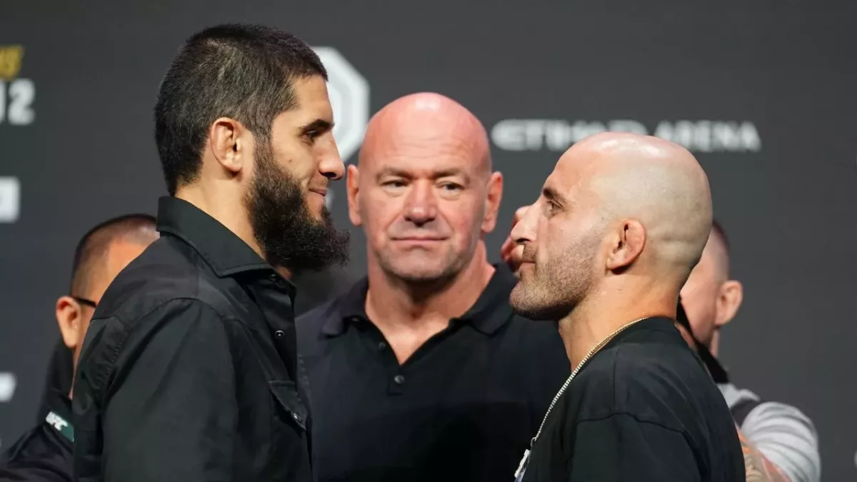 Islam Makhachev défendra sa ceinture de champion des poids légers contre Volkanovski à l'UFC 294. 