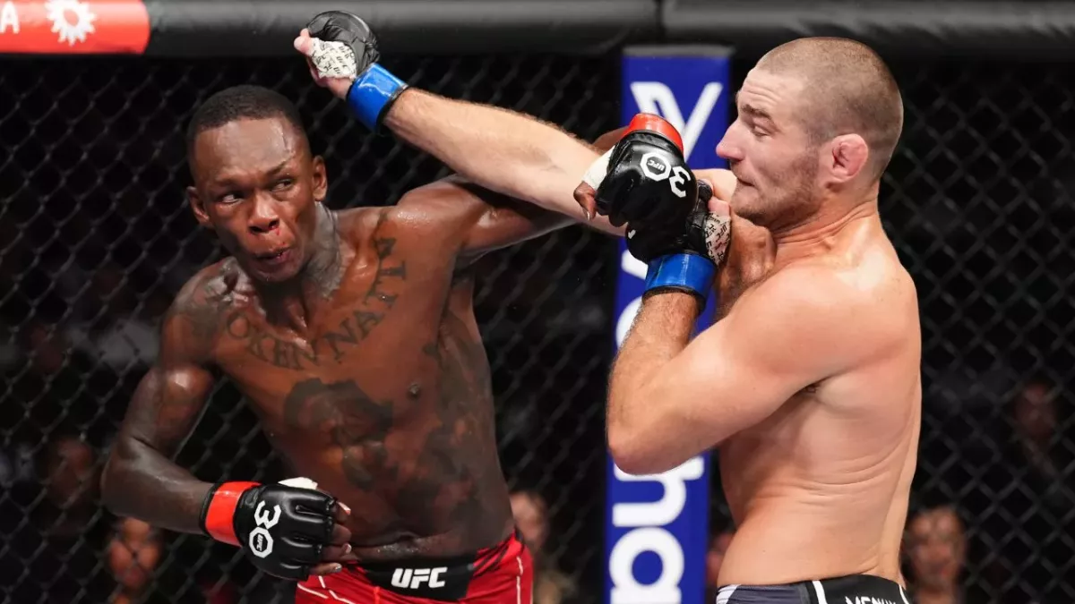 Israel Adesanya a été défait par Sean Strickland en combat principal de l'UFC 293. 