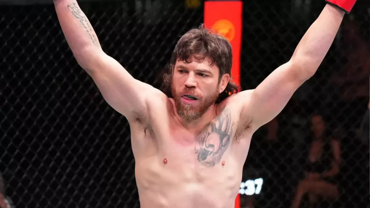 Jim Miller dans la cage de l'UFC
