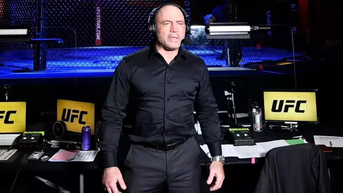 Joe Rogan aux commentaires de l'UFC 256. 