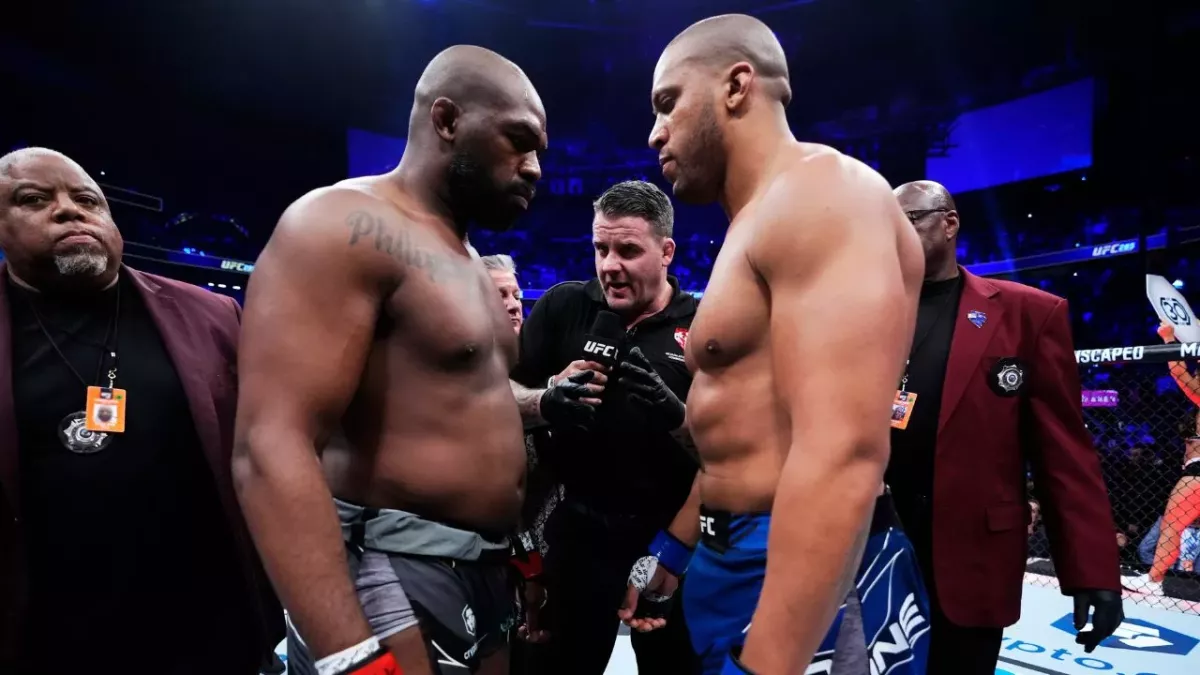 Jon Jones et Ciryl Gane avant leur combat à l'UFC 285. 