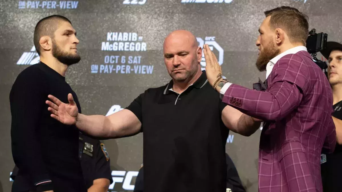 Khabib Nurmagomedov et Conor McGregor, séparés par Dana White.