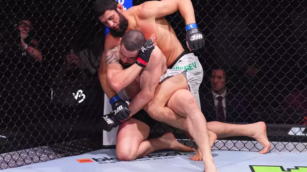Khamzat Chimaev a battu Robert Whittaker à l'UFC 308. 