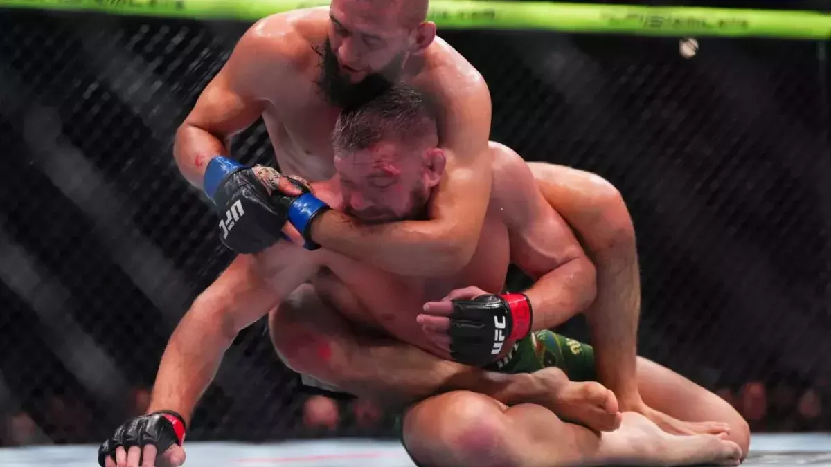 Khamzat Chimaev vs. Dricus Du Plessis