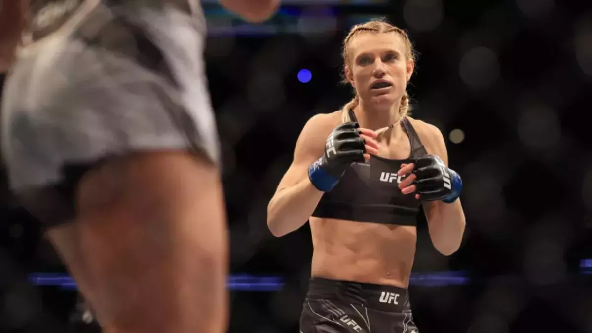 Manon Fiorot dans la cage de l'UFC
