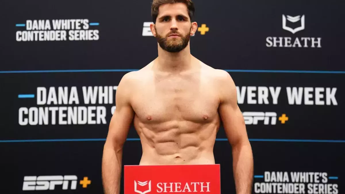 Matthieu Duclos à la pesée avant son combat lors des DWCS.
