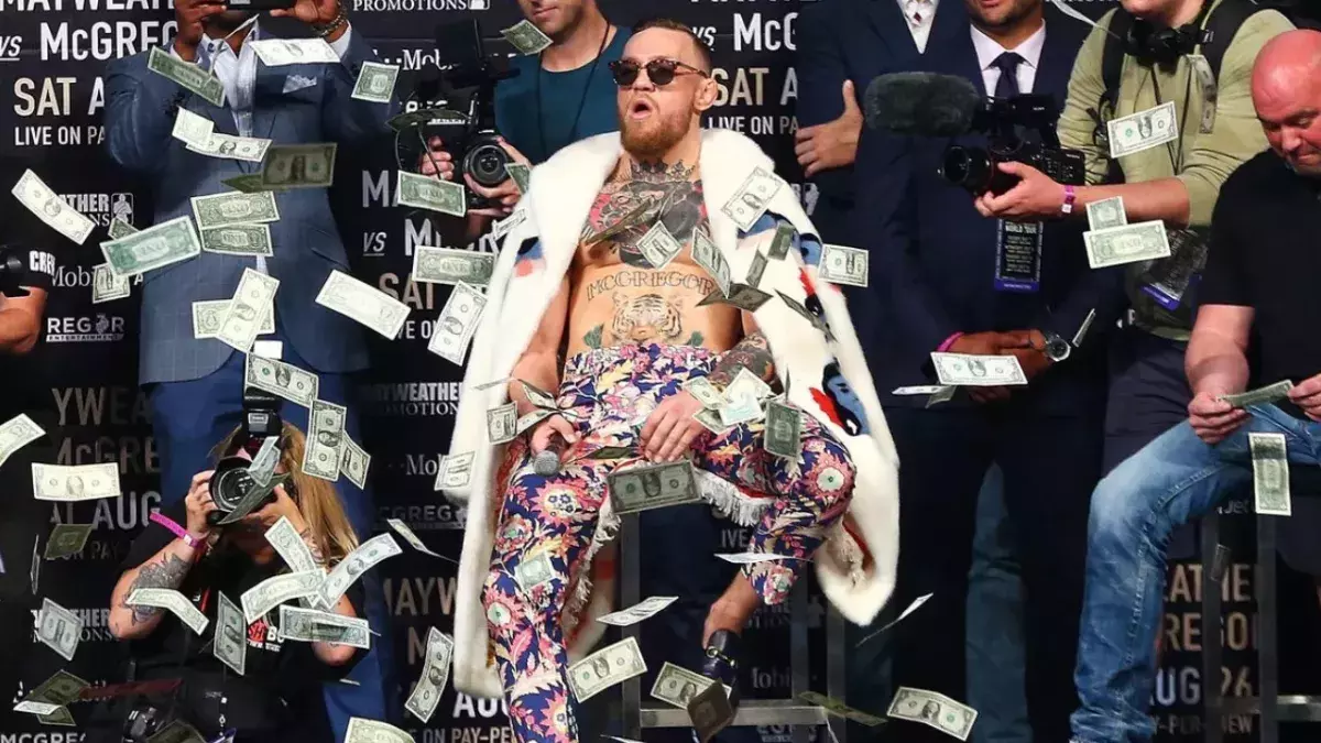 McGregor à la conférence de presse du combat contre Mayweather