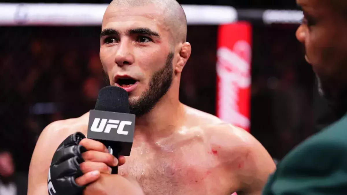 Muhammad Mokaev après sa victoire lors de l'UFC 304 à Manchester.