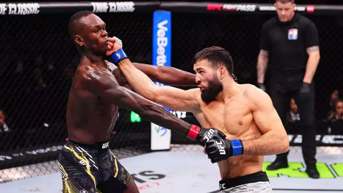 Nassourdine Imavov a mis KO Israel Adesanya dans le 2e round. 