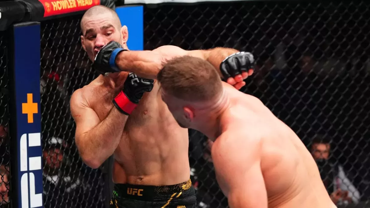 Sean Strickland a perdu sa ceinture face à Dricus du Plessis lors de l'UFC 297. 