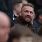 Conor McGregor le 2 novembre 2024 dans les tribunes de St James' Park à Newcastle. 